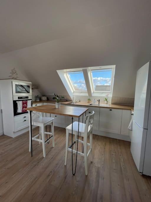Appartement Cosy Sous Les Toits Lion-sur-Mer Buitenkant foto